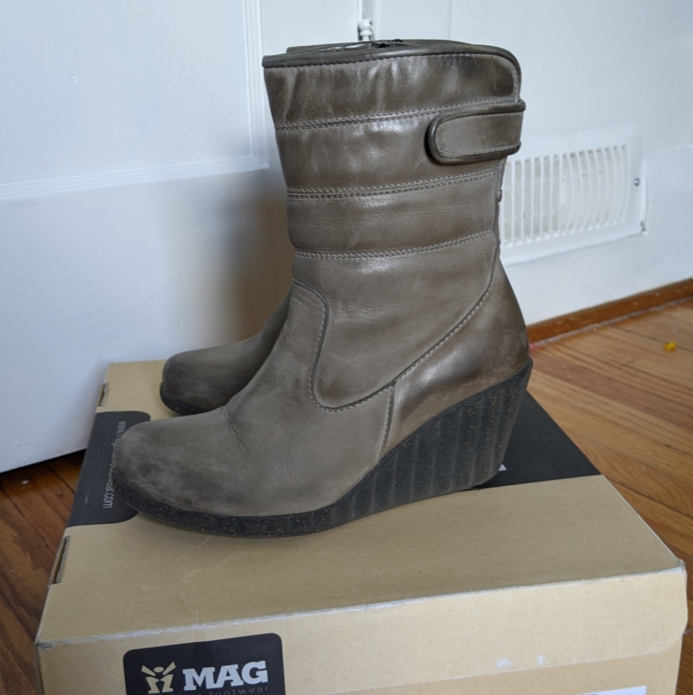 Mag Wedge Leather Boots